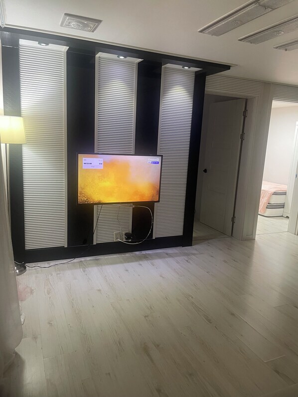 Classic Apartment (Non-Korean Nationals Women only) | WiFi (free) - Lucky Guesthouse (Incheon)