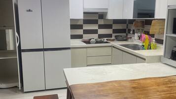 Appartement classique (Non-Korean Nationals Women only) | Aire de séjour