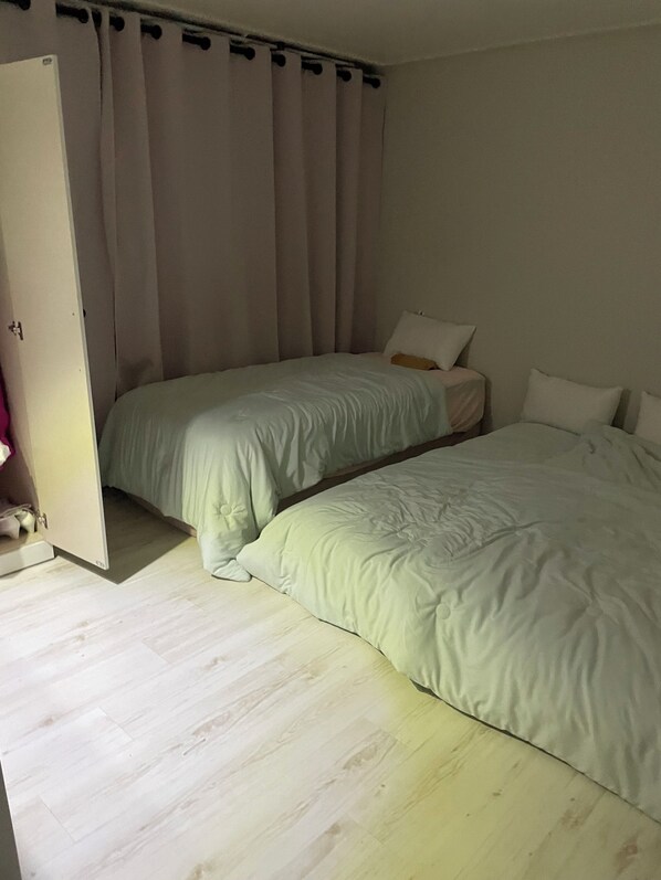 Dormitorio compartido clásico (Non-Korean Nationals Women only) | Escritorio, espacio para trabajar con laptop y wifi gratis 