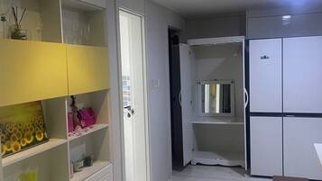 Classic Shared Dormitory (Non-Korean Nationals Women only) | Desk, laptop workspace, free WiFi, individually decorated