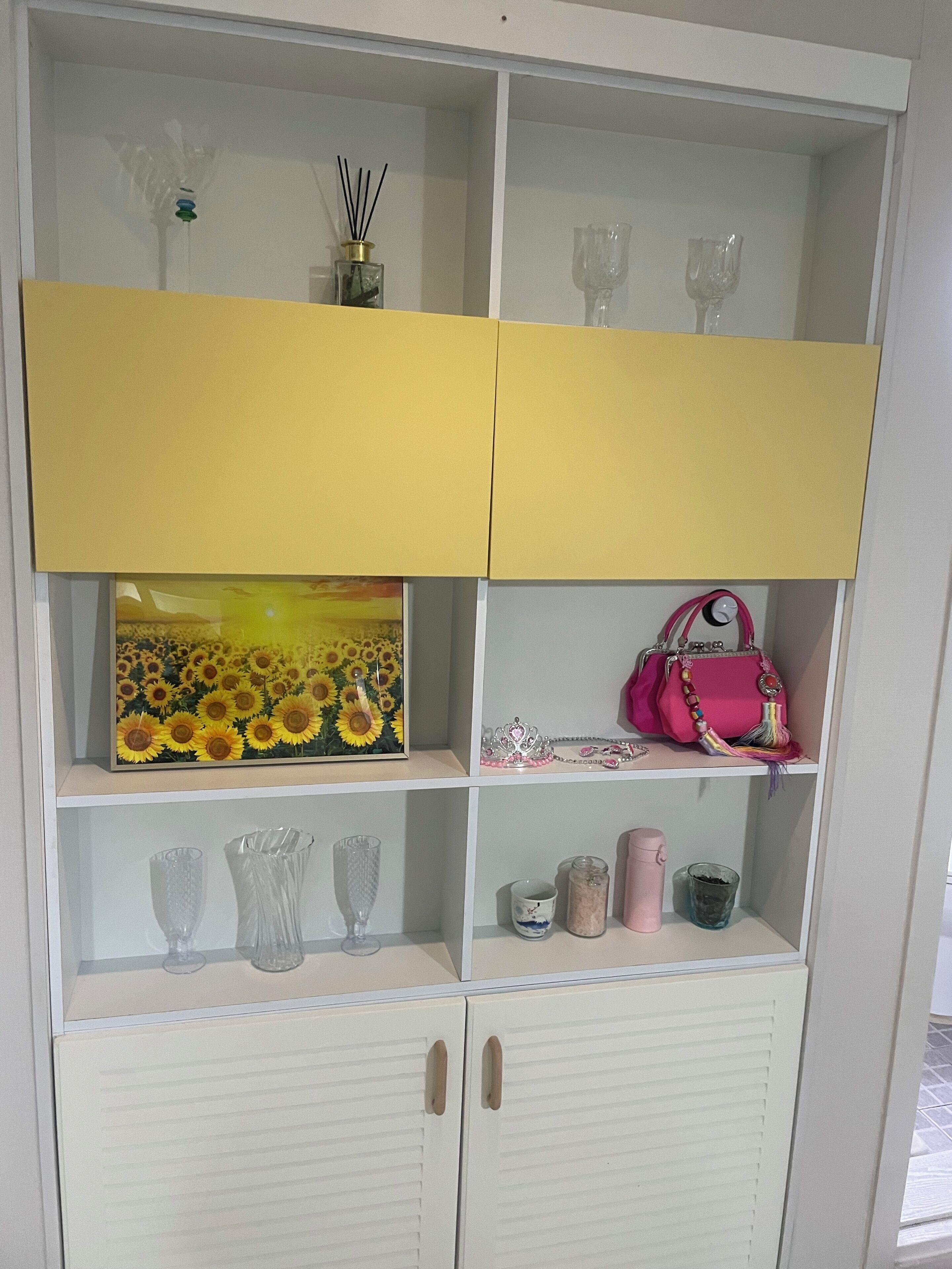 Desk, laptop workspace, WiFi (free), individually decorated