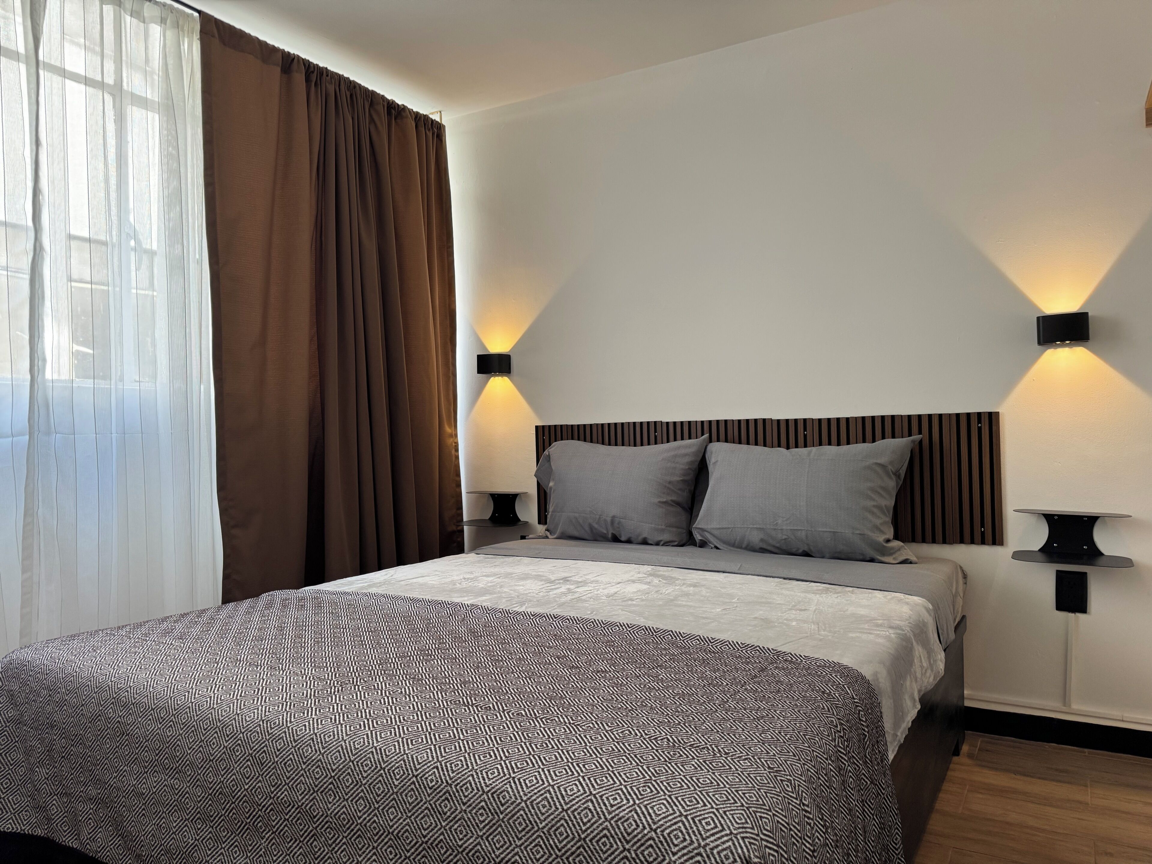 WiFi, bed sheets