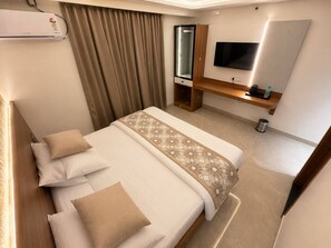 Deluxe Double or Twin Room | Desk, iron/ironing board, free WiFi - Nele comforts (Bengaluru,)