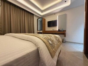 Deluxe Double or Twin Room | Desk, iron/ironing board, free WiFi - Nele comforts (Bengaluru,)