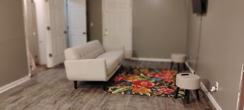 Comfortable and unique 5-bedroom apartment with AC in Fort Valley