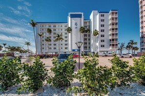 Exterior - Beach Villas 101 Beachfront Condo: Heated Pool, Walk to Dwtn (Fort Myers Beach)