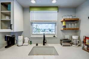 Coffee/tea maker, fridge, microwave, oven - Beach Villas 101 Beachfront Condo: Heated Pool, Walk to Dwtn (Fort Myers Beach)