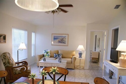 Cozy 2 BR/2 BA condo, screened porch in serene Rotonda West