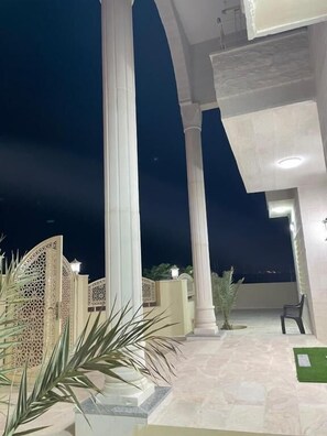 Quarto casal, sacada, vista para a cidade | Área da propriedade