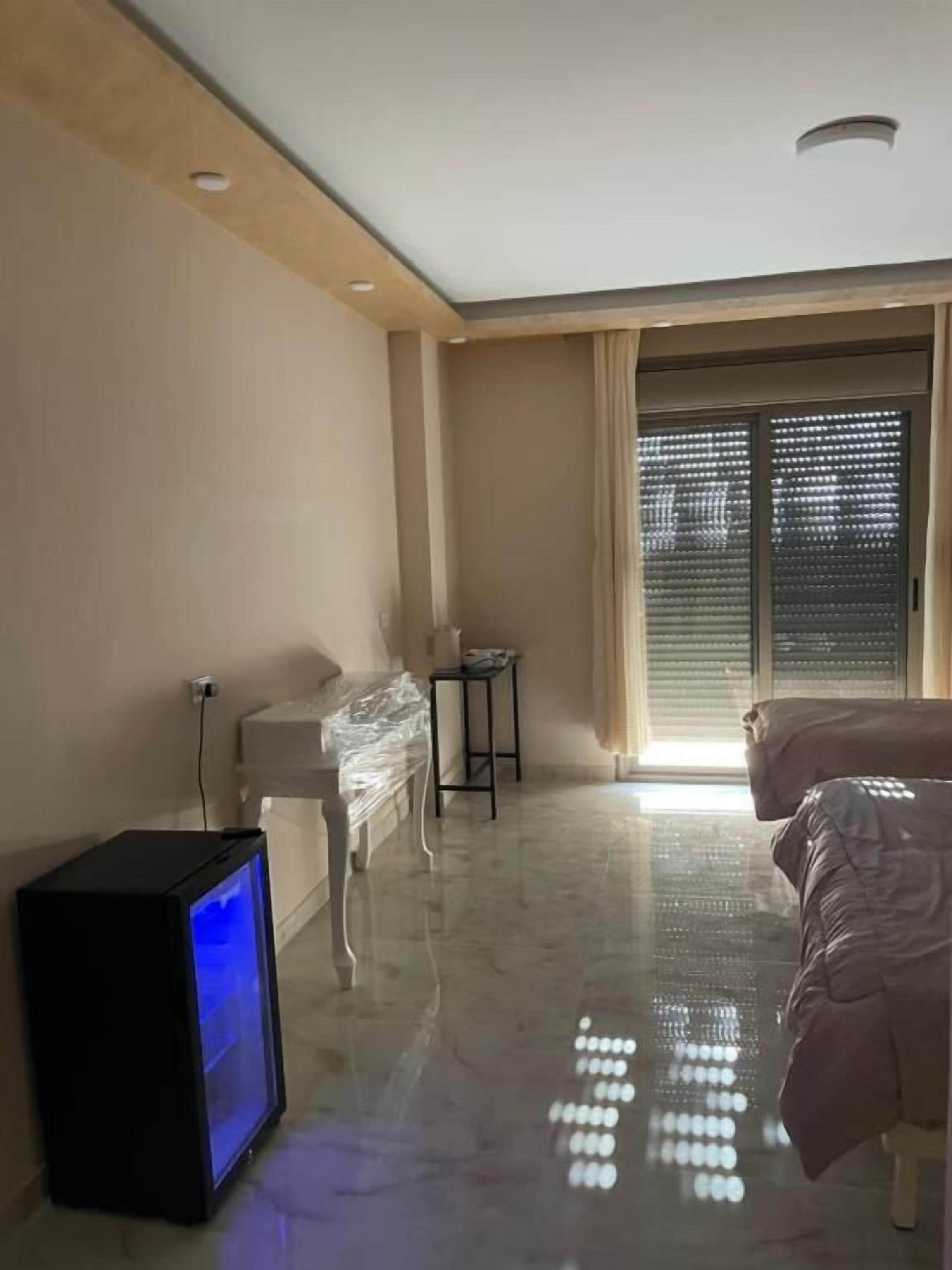 Deluxe-Dreibettzimmer, Balkon, Stadtblick | Wellness
