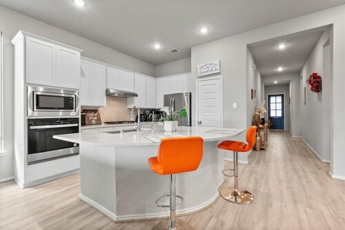 Spacious 4-bedroom corporate apartment in cool Missouri City