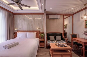 Suite estudio ejecutiva, cocina | Escritorio y espacio para trabajar con un portátil
