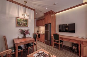 Suite estudio Deluxe, 1 cama de matrimonio grande, cocina | Restauración