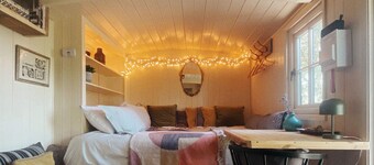 Pet Friendly Shepherd's Hut, Sleeps 2 with Hot Tub