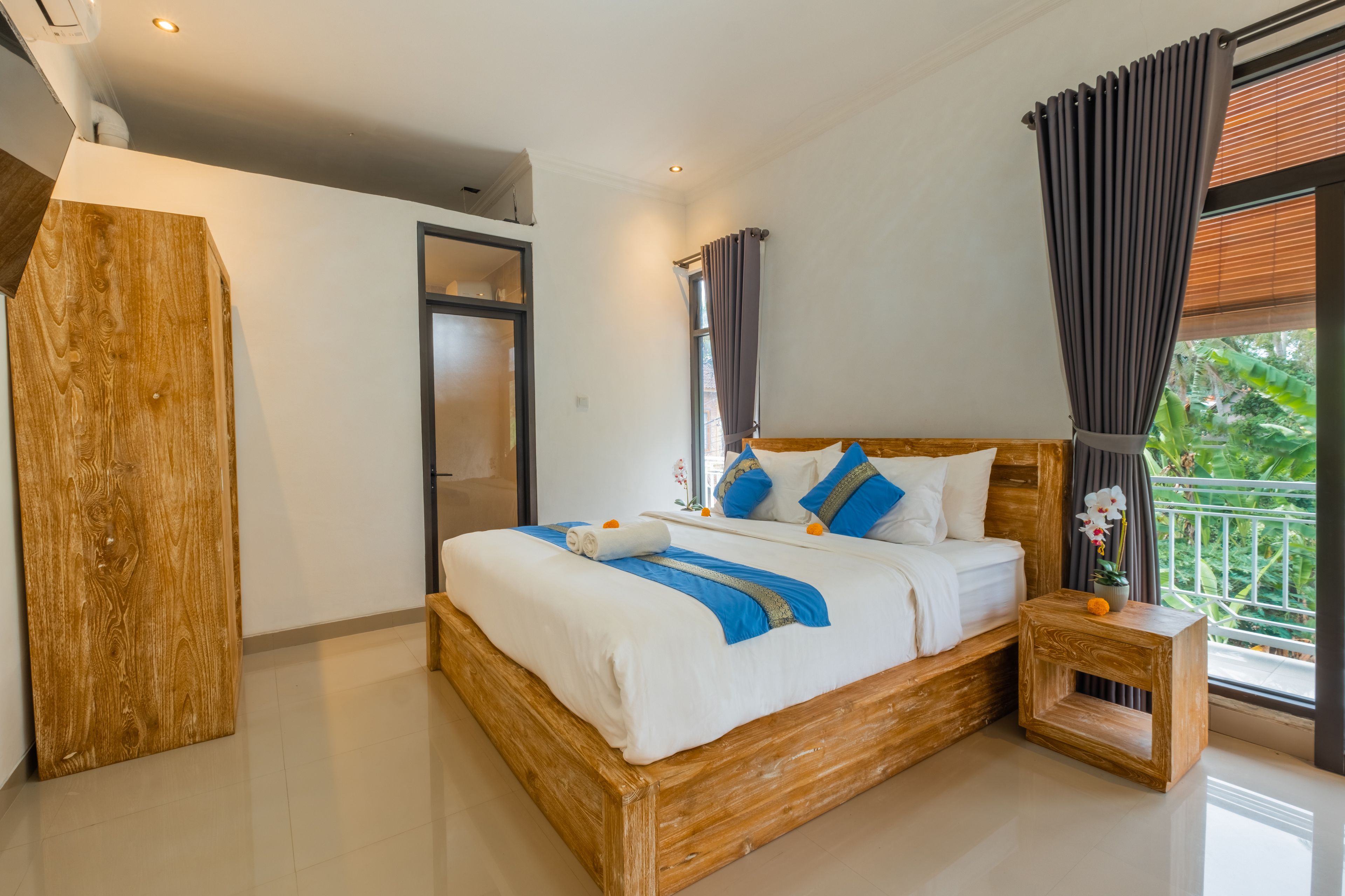 Habitación Deluxe, no fumadores, balcón | Escritorio y wifi gratis