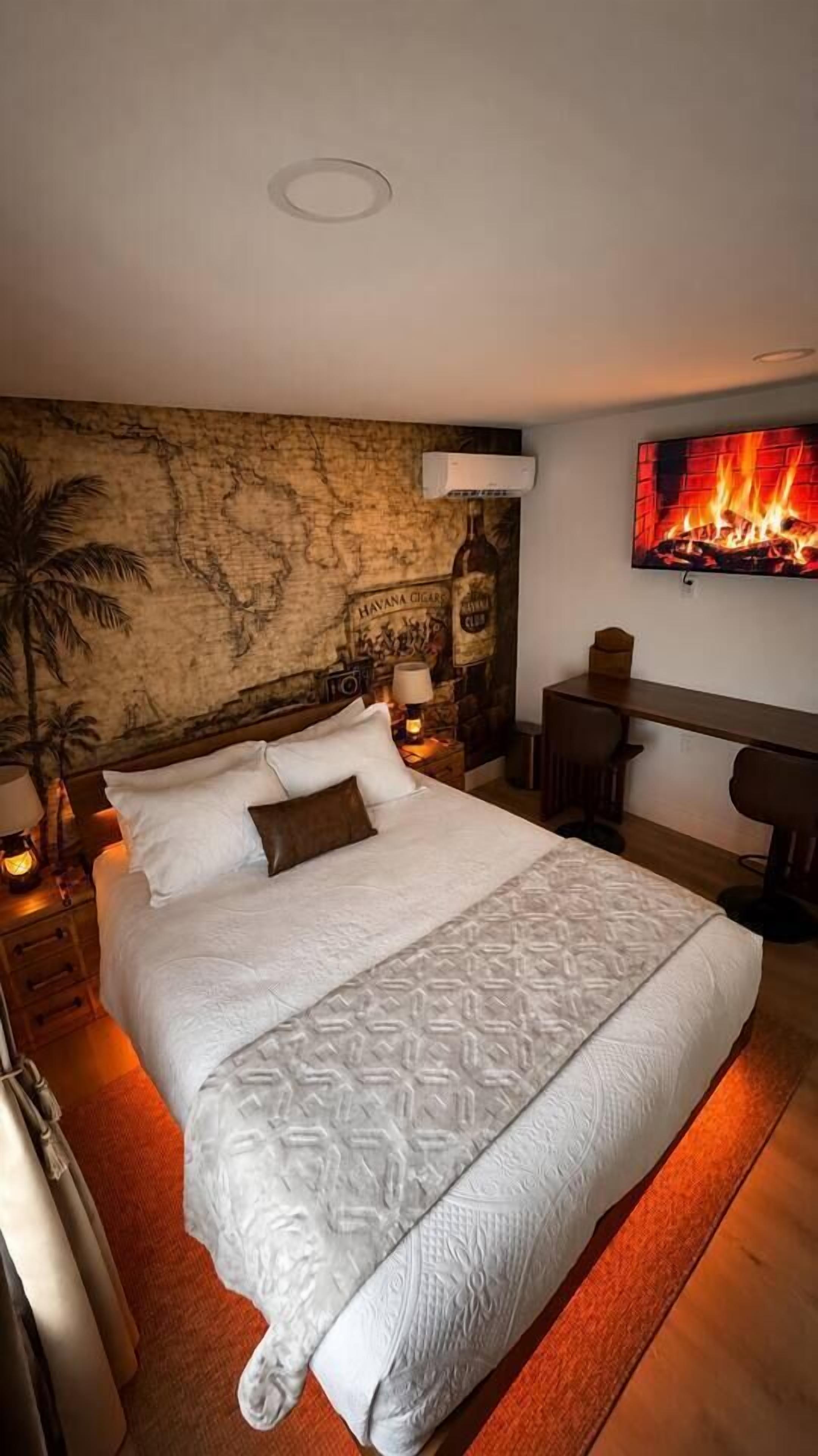 1 bedroom, desk, iron/ironing board, WiFi