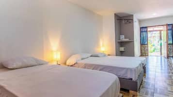 Habitación familiar, vista al jardín | Wifi gratis