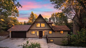 A two-story house with a garage, a front porch, and a driveway. - North Bay Chalet by Avantstay A-frame + Game Room Deck Dining + Firepit + Lake Views Near Dining (Lake Arrowhead)