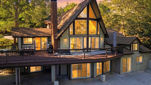 North Bay Chalet By Avantstay A-frame + Game Room Deck Dining + Firepit + Lake Views Near Dining - California