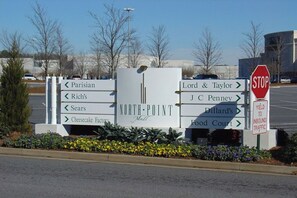 A directional sign for North Point Mall with arrows pointing to various stores. - Fully  Furnished Private Room in Alpharetta/Roswell, Ideal for Travelers - Oasis (Alpharetta)