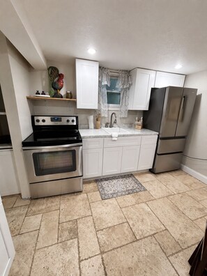 Refrigerador, microondas, horno, placa de cocina