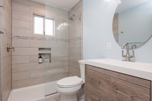 Shower, towels, soap, toilet paper - ORTLEY BEACH LAGOON FRONT PARADISE FOR THE ENTIRE FAMILY! TWO HOMES ON ONE LOT! (Seaside Heights)