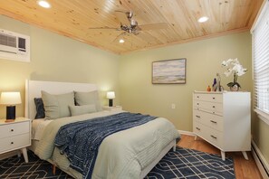 5 bedrooms, WiFi, bed sheets, wheelchair access - ORTLEY BEACH LAGOON FRONT PARADISE FOR THE ENTIRE FAMILY! TWO HOMES ON ONE LOT! (Seaside Heights)