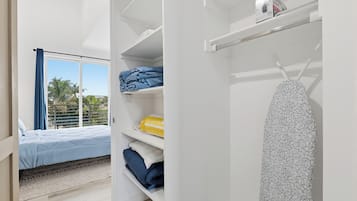 1 bedroom, desk, iron/ironing board, WiFi (free)