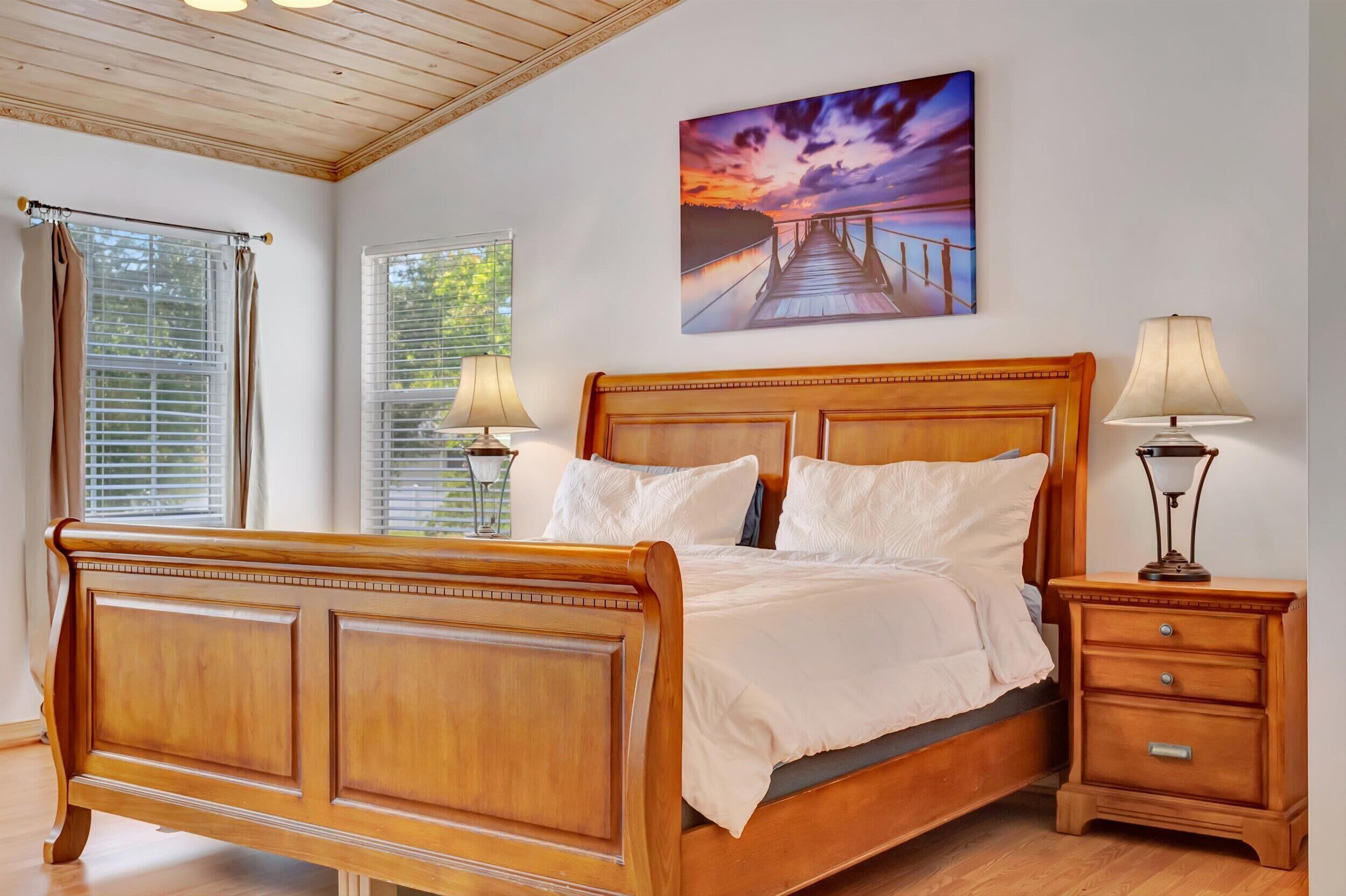 5 bedrooms, desk, travel cot, WiFi
