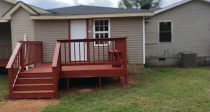 Serene 4-bedroom apartment with AC in Fort Valley