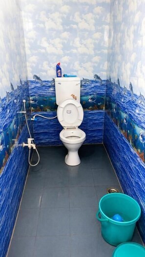 Habitación doble Deluxe | Baño | Toallas y papel de baño 