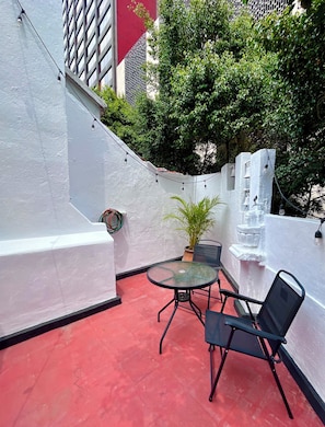 Outdoor dining - PH Belgrado 19, Mexico City, one block from El Ángel (Ciudad de México)