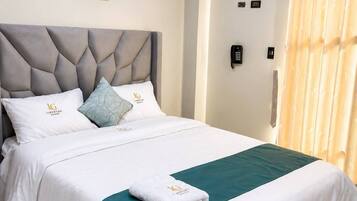 Standard Room, 1 Queen Bed, Private Bathroom | Free WiFi