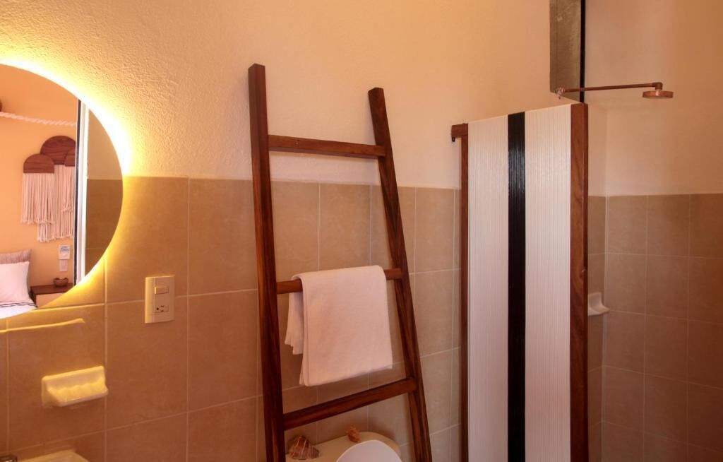 Standard Double or Twin Room | Bathroom