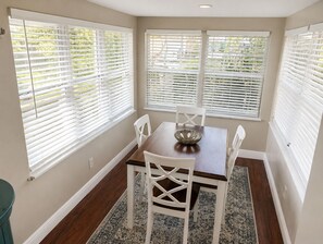 Dining - Historical Downtown Ft Myers The Bamboo Nest Pet Friendly (Fort Myers)