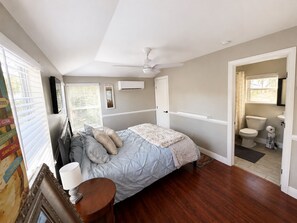 Room - Historical Downtown Ft Myers The Bamboo Nest Pet Friendly (Fort Myers)