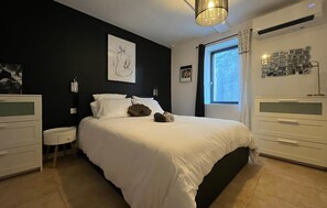 5 bedrooms, free WiFi - 5 bedroom awesome home in Bourdic (Bourdic)