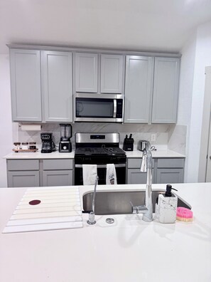 Private kitchen - Tranquil 1-bedroom Room (Richmond)