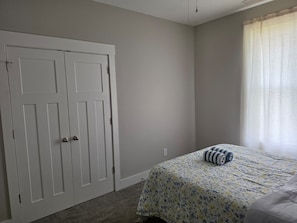 Iron/ironing board, Internet, bed sheets