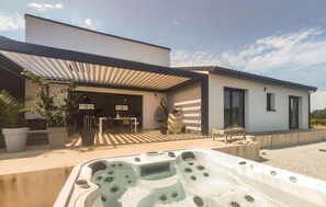 Outdoor dining - Lovely home in Canet with house a panoramic view (Canet)