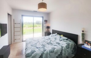 Travel cot, free WiFi - Lovely home in Canet with house a panoramic view (Canet)