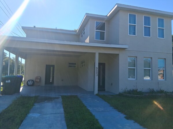 Exterior - Serene 3-bedroom use in vibrant Orlando Close To Airport, Universal , Disney.... (Orlando)