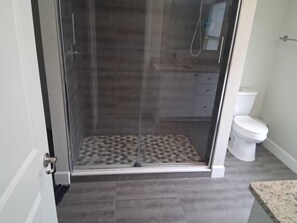 Bathroom - Serene 3-bedroom use in vibrant Orlando Close To Airport, Universal , Disney.... (Orlando)