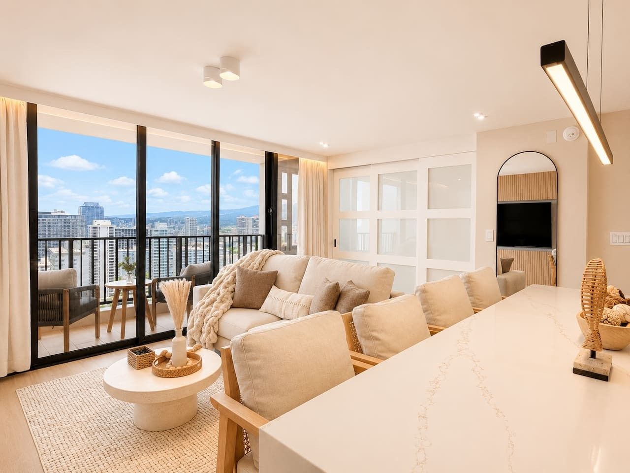 32F Luxury Waikiki Ocean Suite w/ Parking