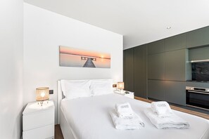 Bügeleisen/Bügelbrett, Internetzugang, Bettwäsche
