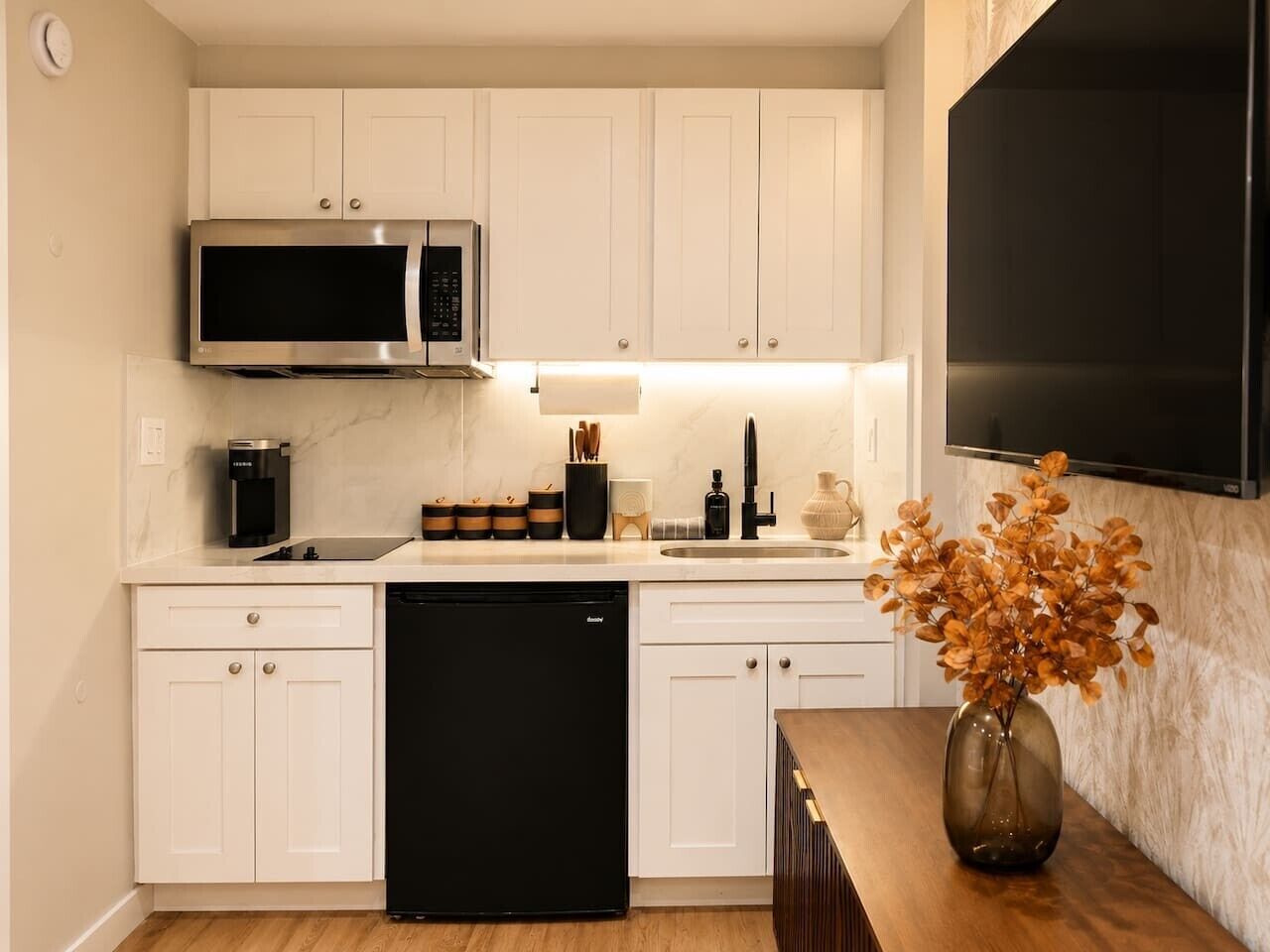Coffee/tea maker, microwave, stovetop, toaster