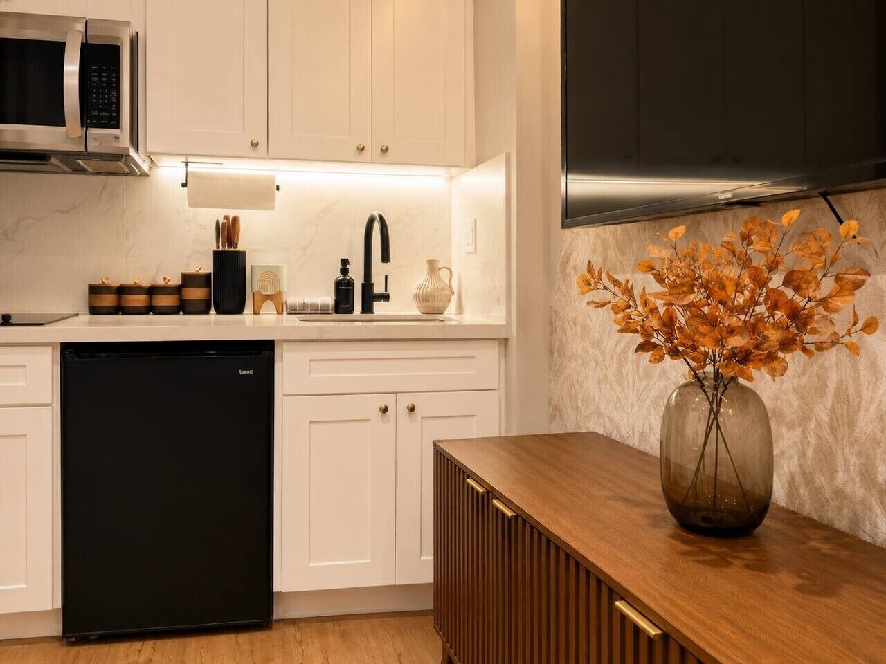 Coffee/tea maker, microwave, stovetop, toaster
