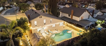 Garage, Pool, King Bed, Gated Yard in Rancho Penasquitos