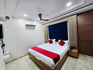 Habitación clásica con 1 cama doble o 2 individuales | Escritorio y espacio para trabajar con un portátil