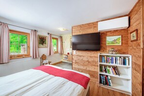 2 bedrooms, in-room safe, travel crib, WiFi - Boutique Farmhouse Apartment with Panoramic Views & Schladming-Dachstein Card (Gröbming)